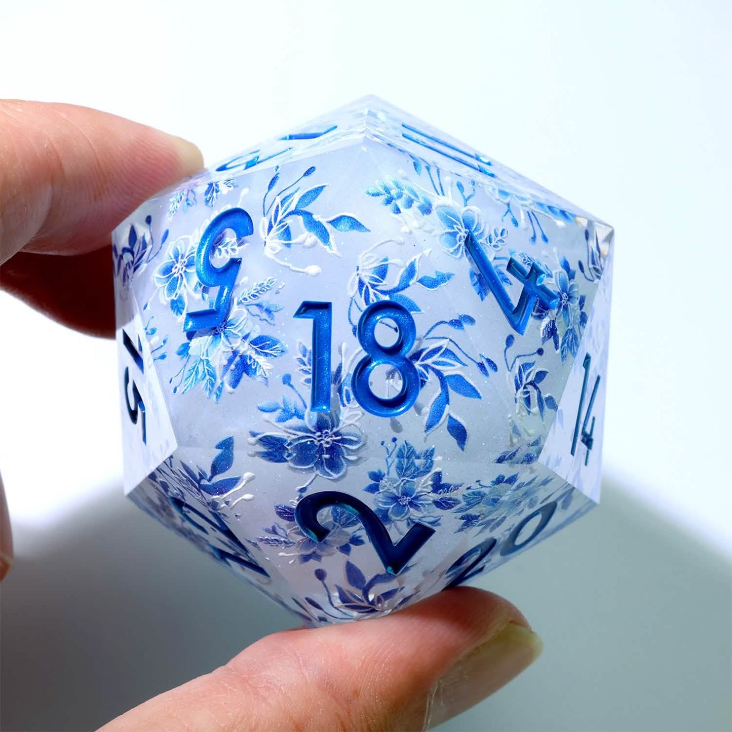 Snowflower – close-up view – art core DnD dice set (1)