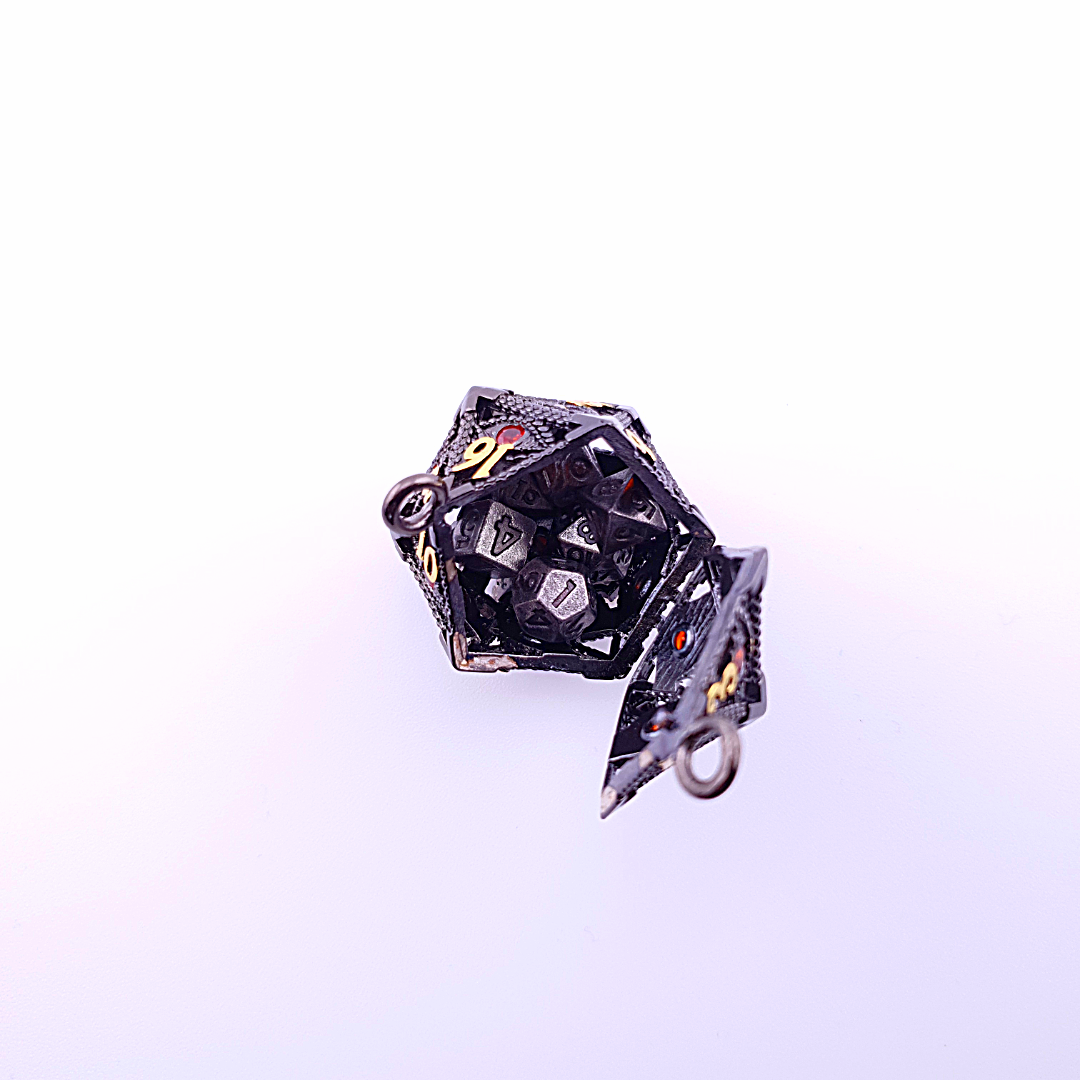 Vaultstone – close-up view – mini DnD dice keyring (1)