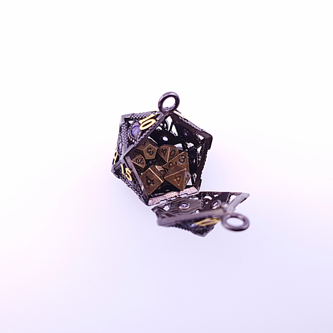 Vaultstone – close-up view – mini DnD dice keyring (2)