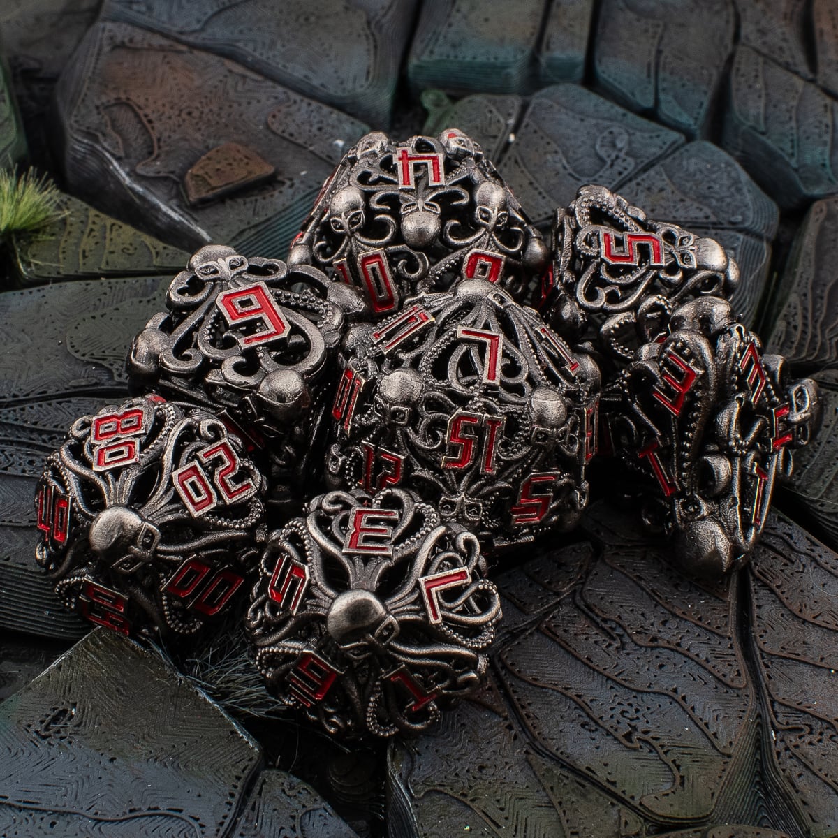 Hollow Skull Metal Dice Set