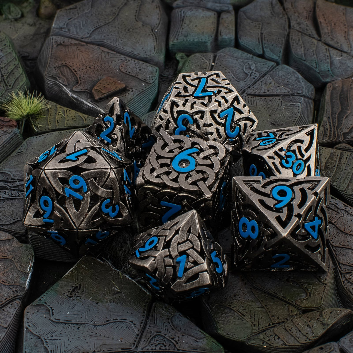 Hollow Maze Metal Dice Set