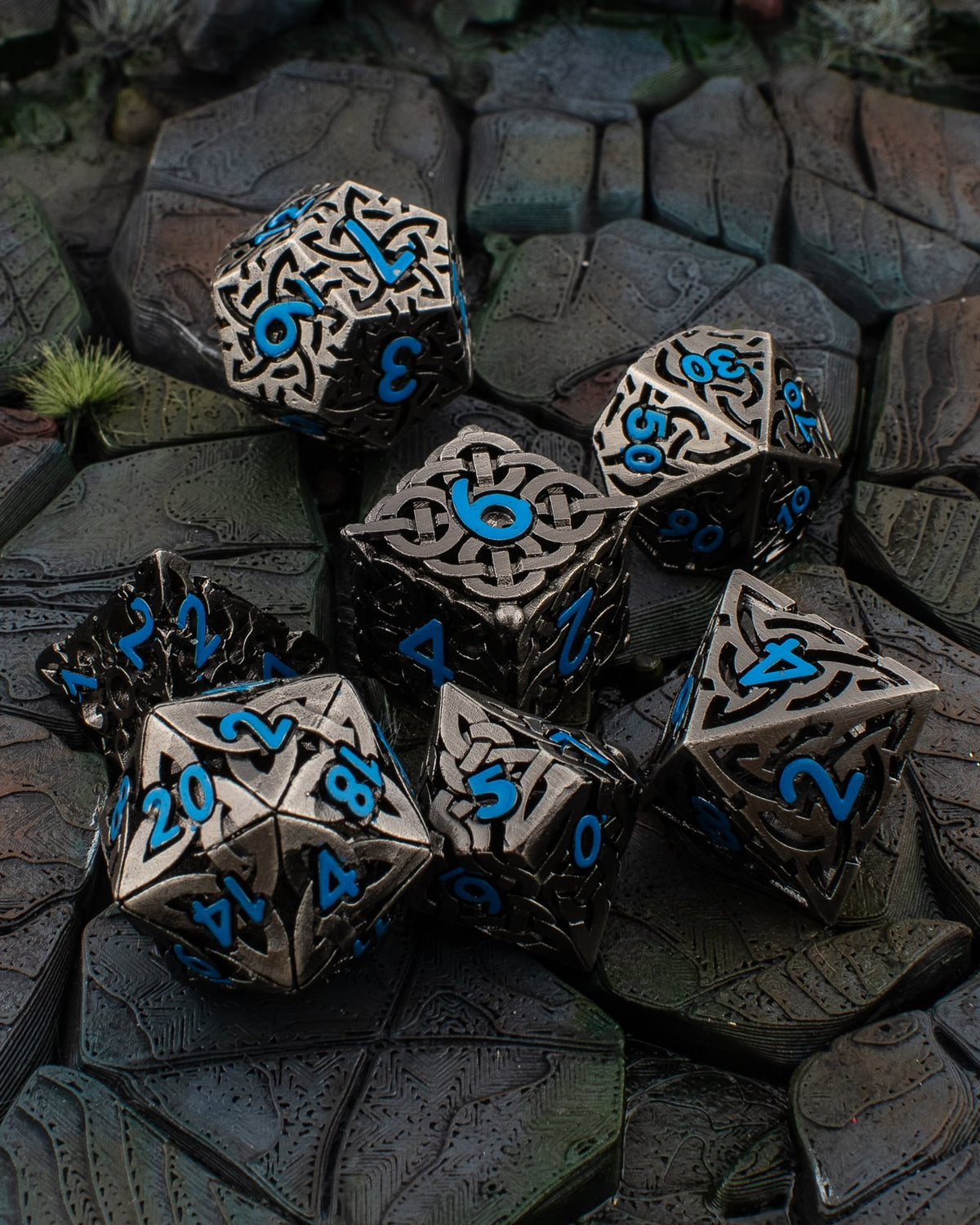 Hollow Maze Metal Dice Set