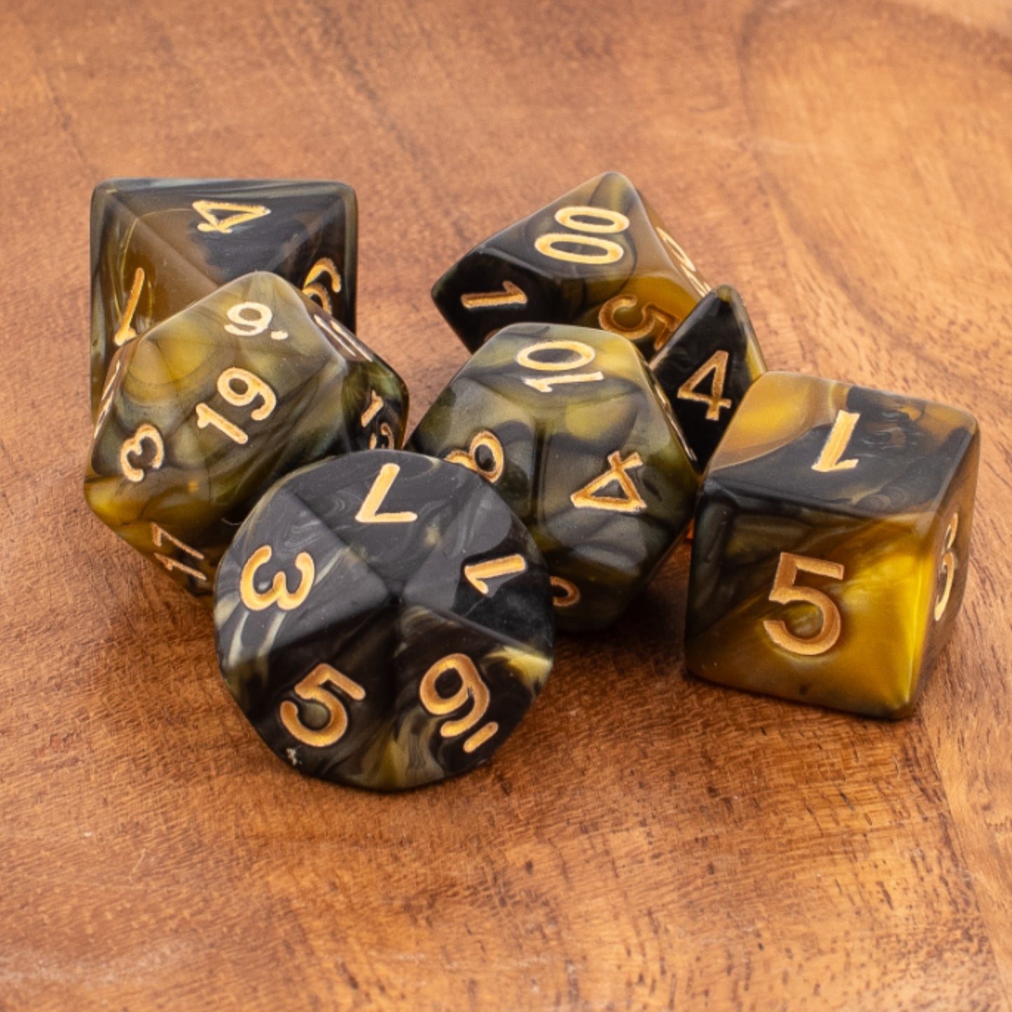 Venomous Sting acrylic dice arranged neatly on a wooden surface.